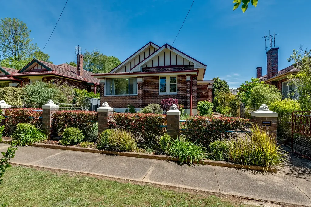 2 - 3 bedroom home in a peaceful yet central part of Crookwell