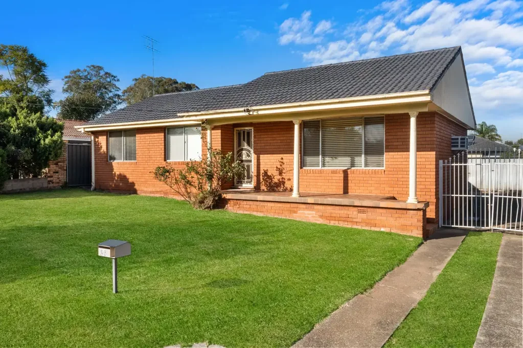 South Penrith 3chambre Well-loved family home with incredible potential