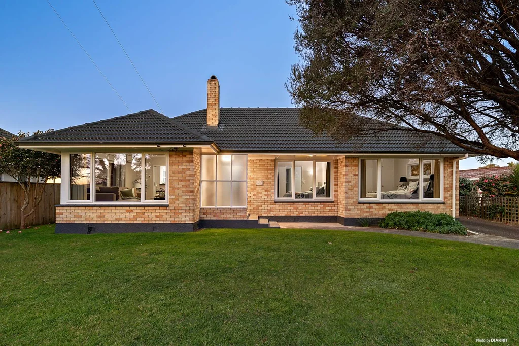 Waiuku 3房  Character Charm & Sneaky Water Views