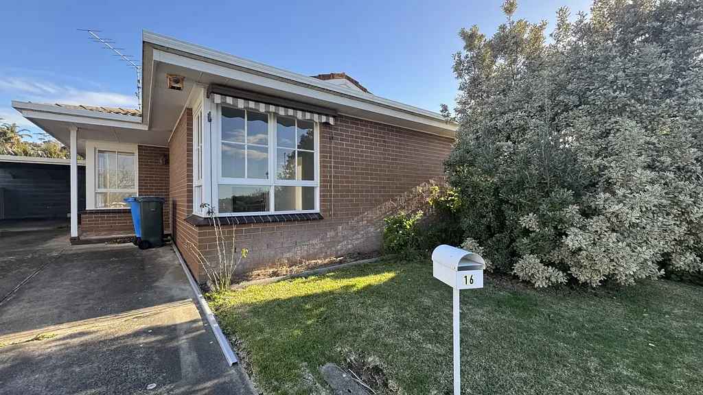 3-Bedroom Home With A Swimming Pool!