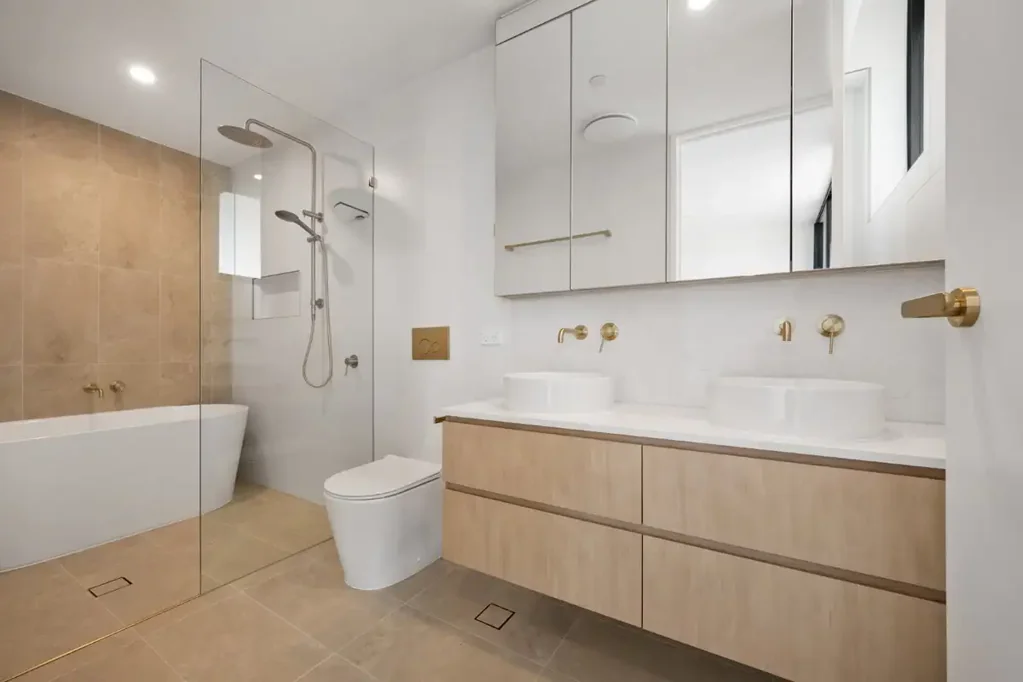 Cleveland 3कमरा House-Sized Apartment (197sqm) with Luxury Inclusions and Pool Views