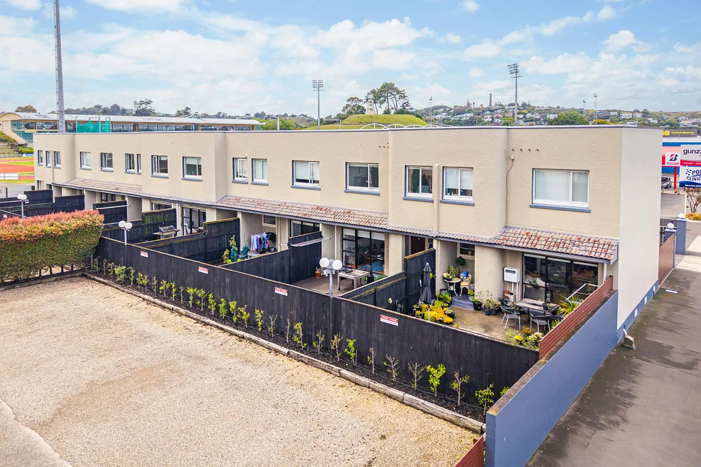 Wanganui Central 16Zimmer Eight inner-city townhouses with strong returns