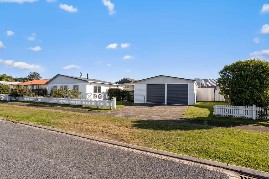 Whangamata 3Habitaciones Use as Is or Make it your Own!