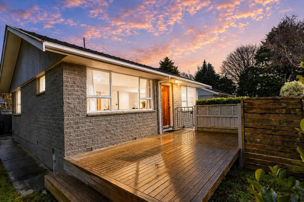 Harewood 2房  Great Starter Opportunity in Convenient Location!