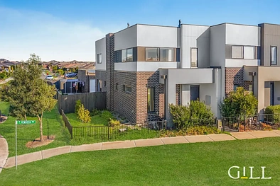 17 Vendeen Walk, Clyde North, VIC 3978, 4 Bedrooms, 3 Bathrooms, Townhouse