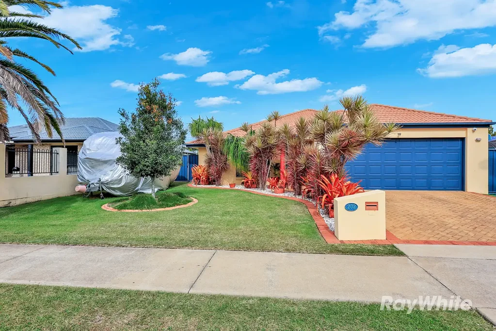 Coral Cove 4房  Golf Course Frontage, Coastal Lifestyle & Effortless Entertaining