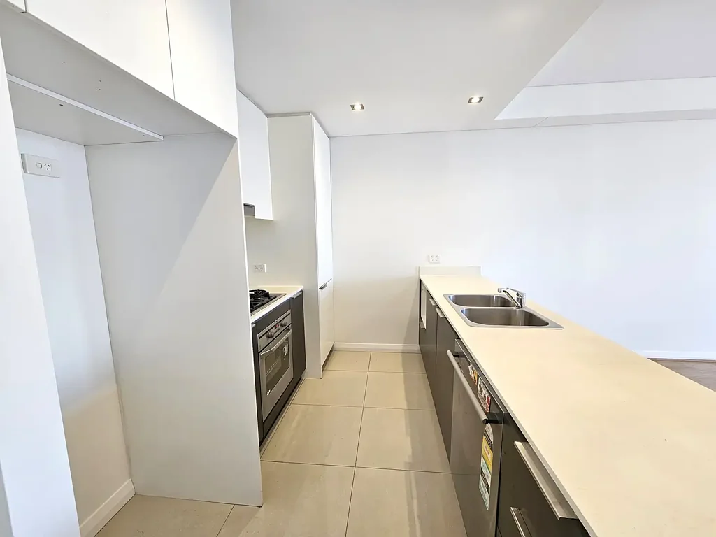 Spacious 3 bedrooms apartment in the centre of Burwood