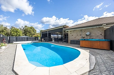 Narangba 4房 大面积地块。优质生活。巨大机遇 Big Block. Big Lifestyle. Big Opportunity