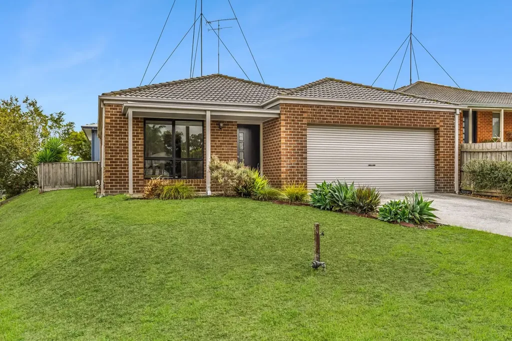 Clifton Springs 3 Slaapkamer Inspect Today By Appointment!