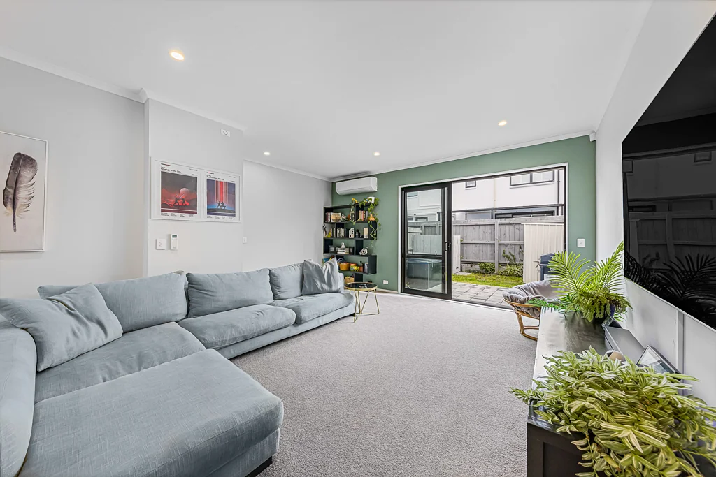 Whenuapai 3房 现代联排住宅！水疗池+智能门锁系统，步行至绿地，交通便利，独具慧眼的置业选择！ Sharp Buying On Boyes