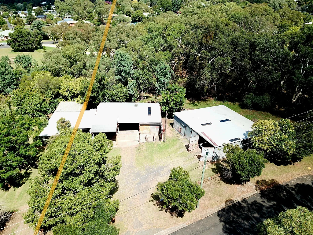 Coolah Large 3948 sqm land with great sheds!
