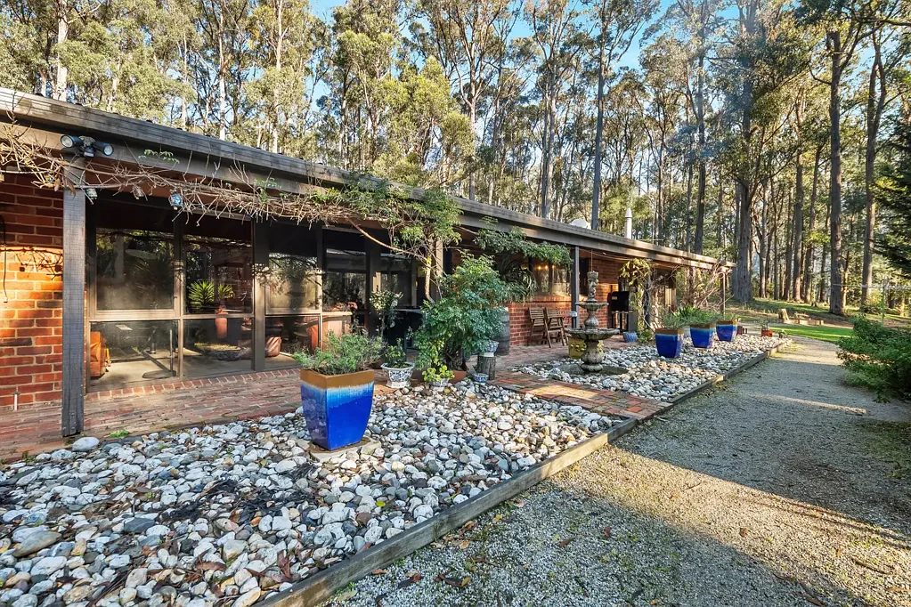 Pakenham Upper 3Phòng ngủ Private Acreage Living with Space, Serenity and Endless Potential. Access via Emerald-Beaconsfield Road.