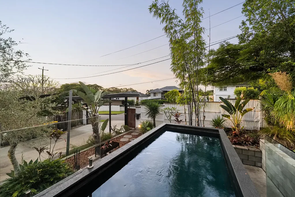 Brighton 3침실 Poolside Paradise with Resort-Style Living & Room For All The Toys!