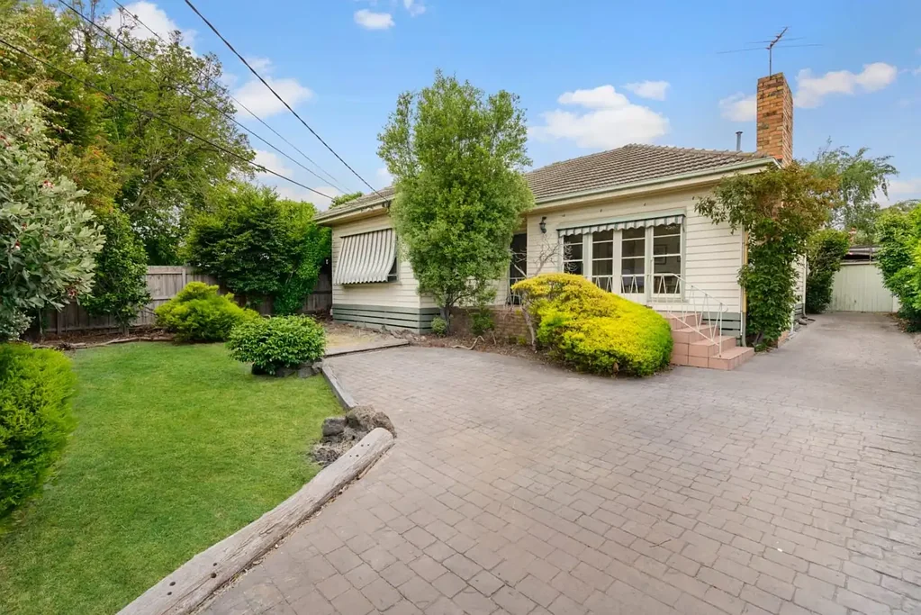 Clayton 3침실 A Spacious Family Home in a Prime Clayton Location - on Approximately 615sqm
