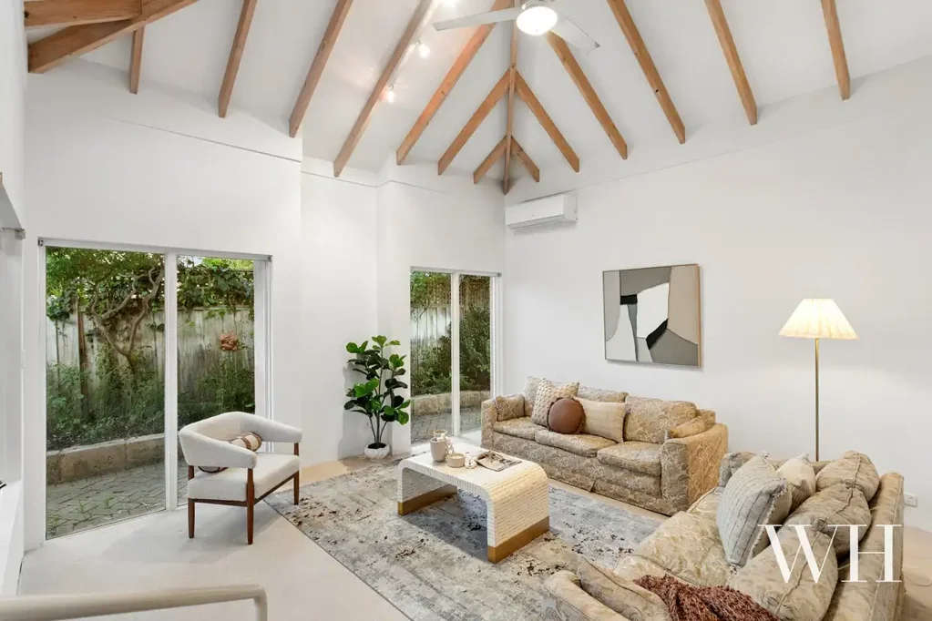 Claremont 4ห้องนอน A Riverside Hideaway: Personality, Charm & Potential