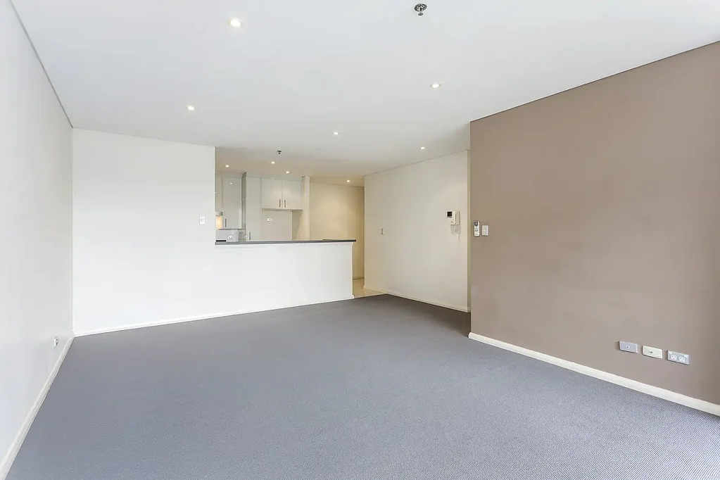 Spacious apartment with brand new carpets