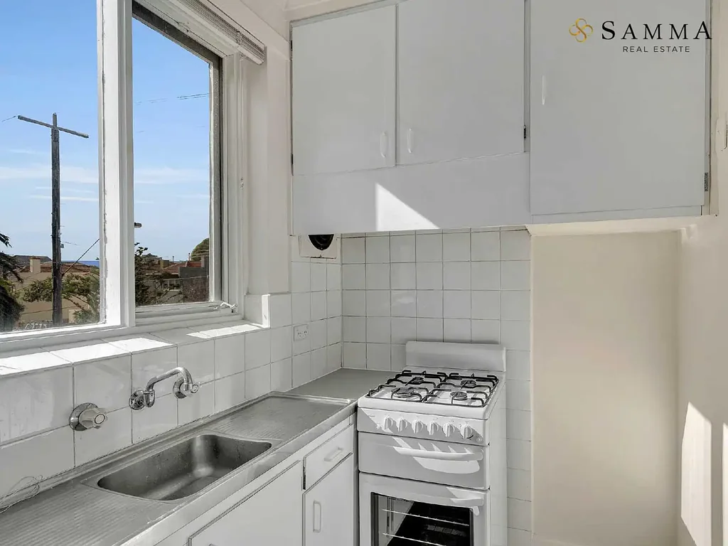 Bright and Spacious Second-Floor Apartment with Prime Location!