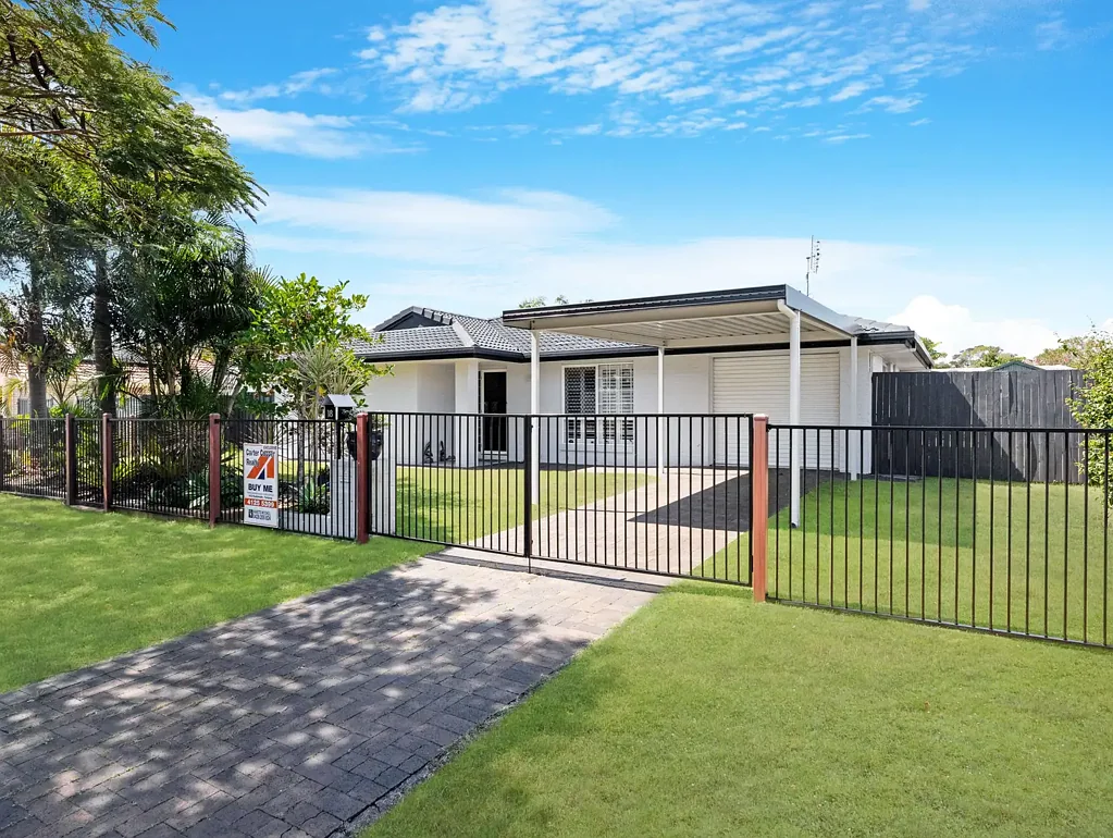 Urangan 3ਬੈੱਡਰੂਮ Beachside Beauty in Prime Location - Move-In Ready!