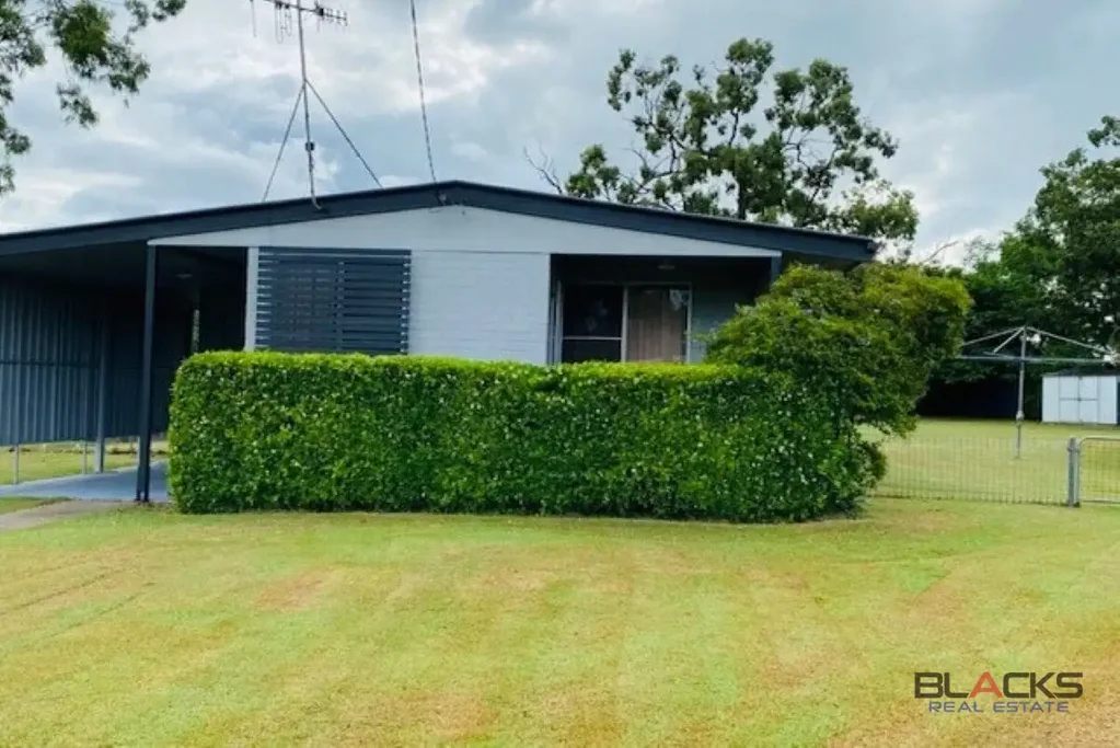 Dysart 4ห้องนอน THE BIGGEST BLOCK IN DYSART, BEAUTIFUL LOWSET 4 BED HOME NOW TENANTED @ $980/FNIGHT”