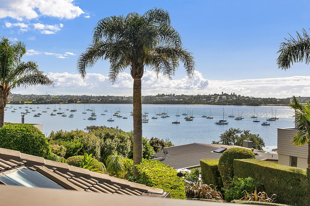 Half Moon Bay 4Zimmer Resort-style living with water views