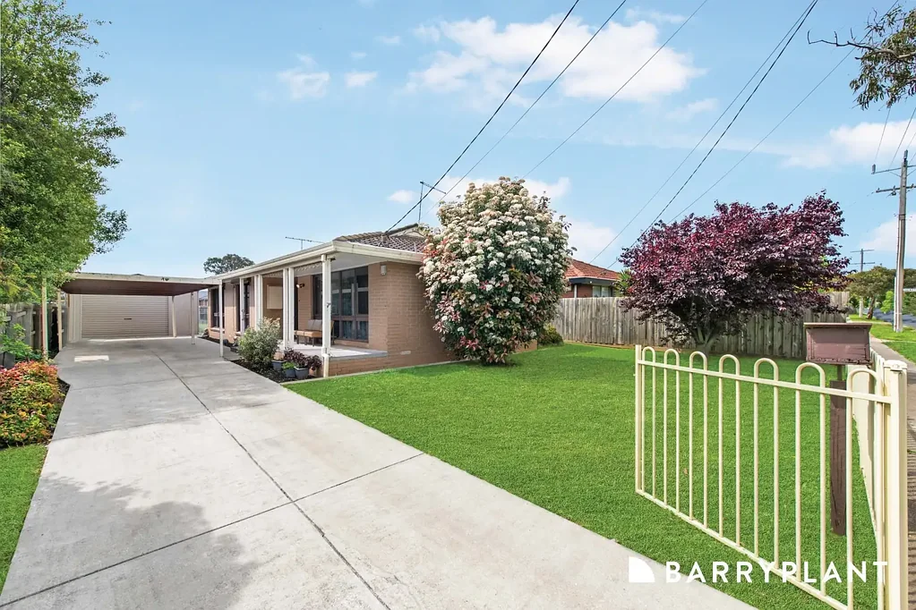 102 First Avenue, Melton South, VIC 3338