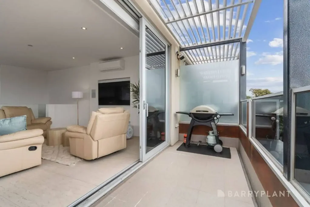 100m to Beach with Bay Views