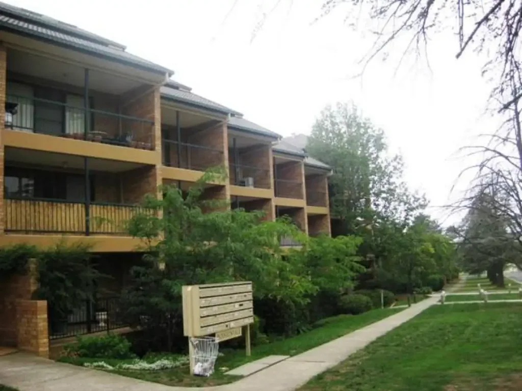 Convenient Inner South Living