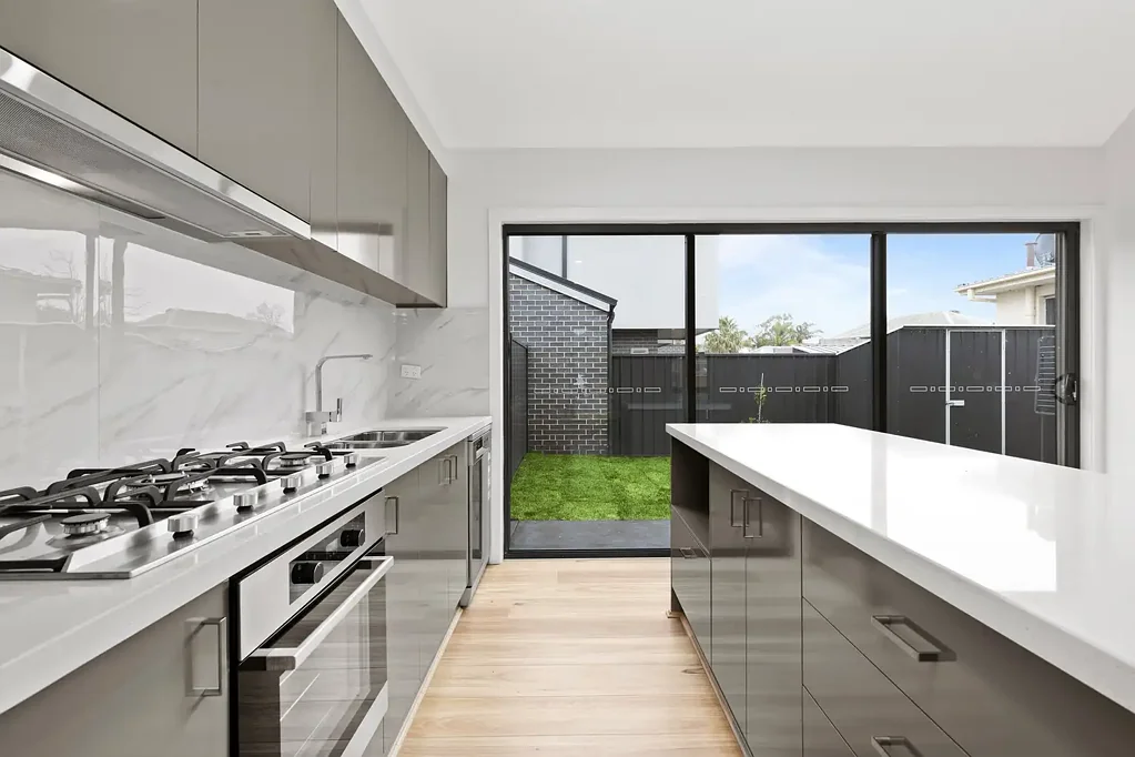 CONTEMPORARY EXECUTIVE LIFESTYLE