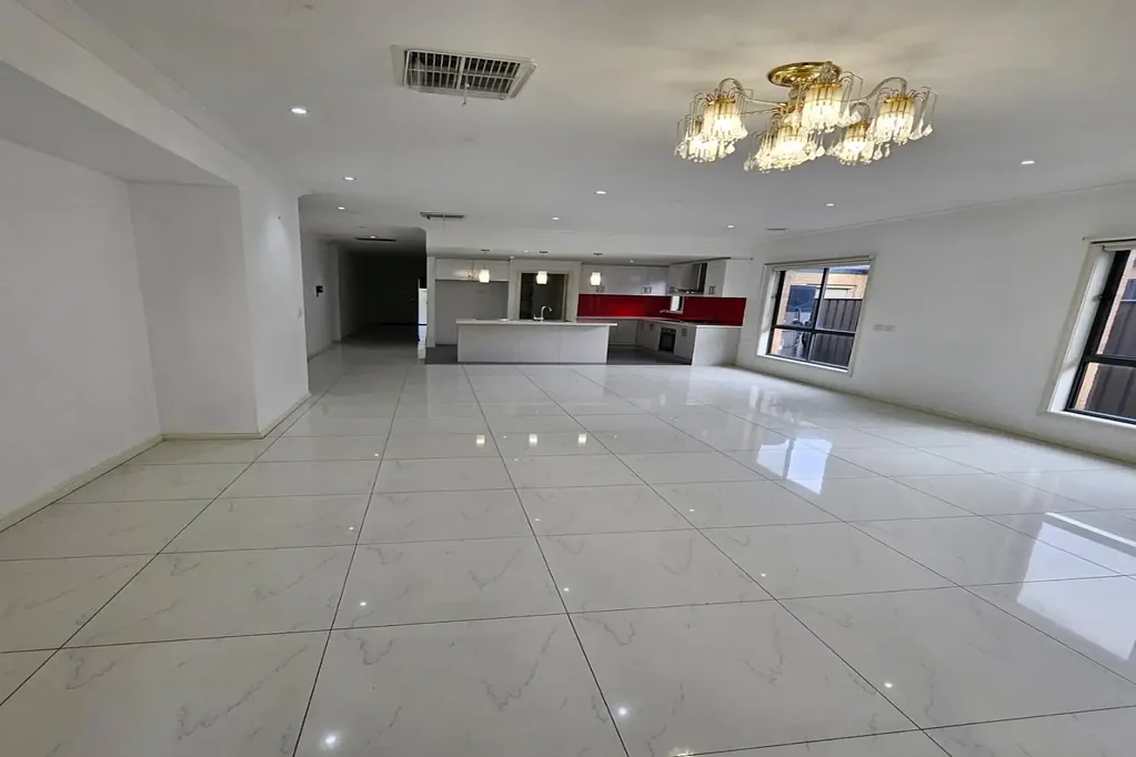 Spacious Family Living in Prime Selandra Rise Location!!