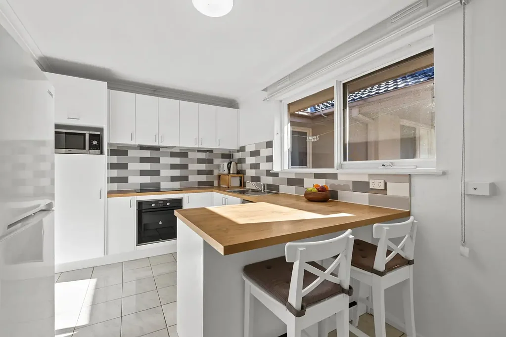 Cheltenham 3कमरा The Brief: Stylish, Light-Filled Living in a Boutique Cheltenham Setting