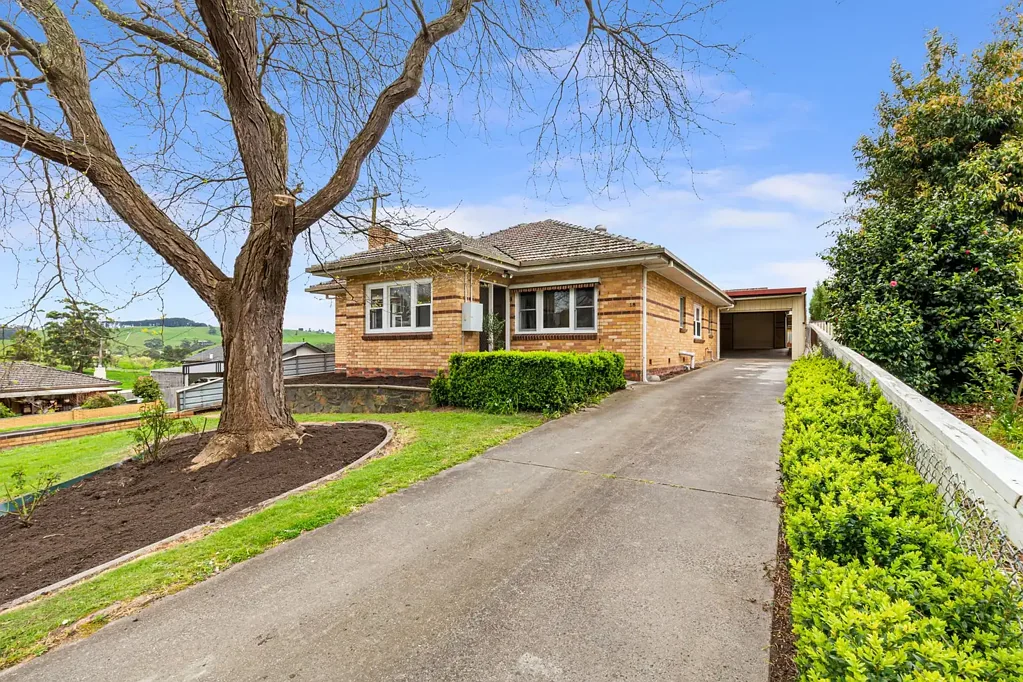 Korumburra 3कमरा The Brief: Modern Updates, Lots of Storage & a Walk-to-Town Location