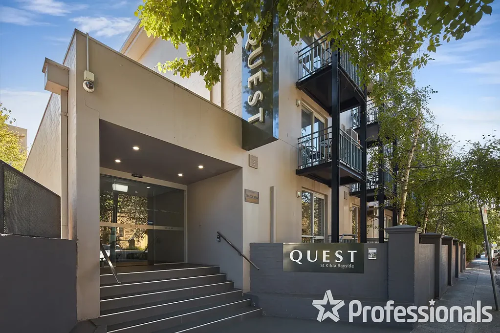 St Kilda 优越地段Acland街 Quest托管 稳定租金收益 安全停车泳池烧烤 投资无忧 稳健增值良机 COURTYARD STUDIO – 6% RETURN