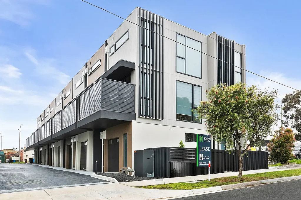 Low‑Maintenance Bayswater Living in a Modern Townhome