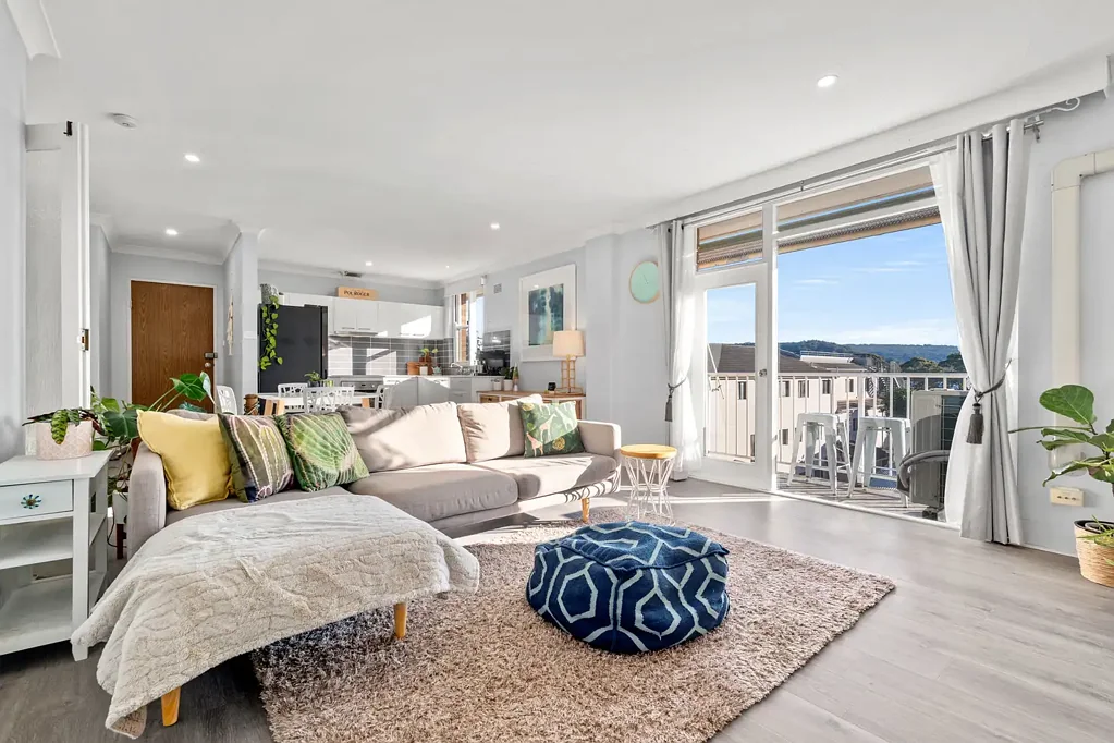 Spacious Top Floor Apartment