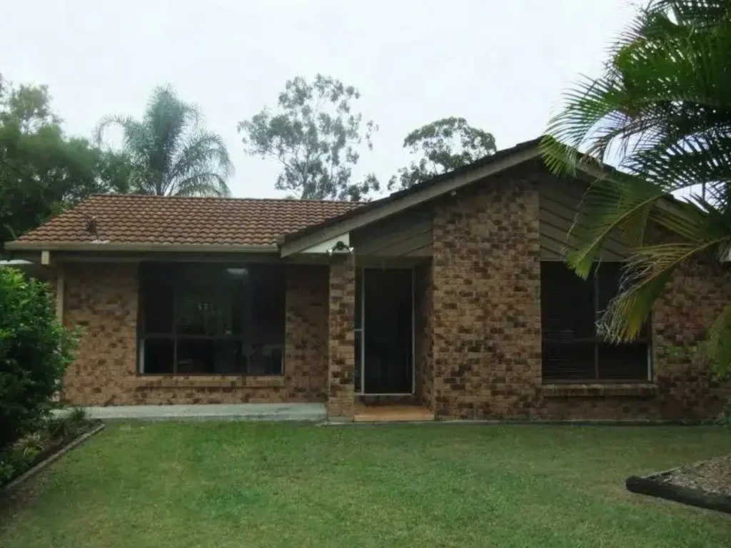 Cute and Cozy with plenty of space for the kids to play