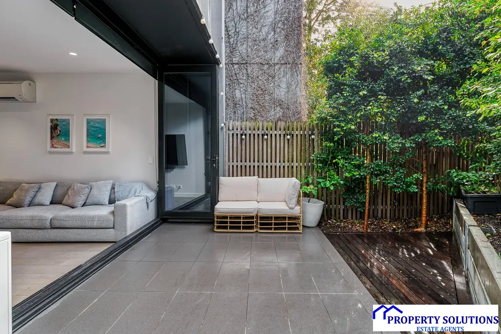 Glen Iris 2 Slaapkamer Luxury Ground Floor Apartment with Garden Courtyard