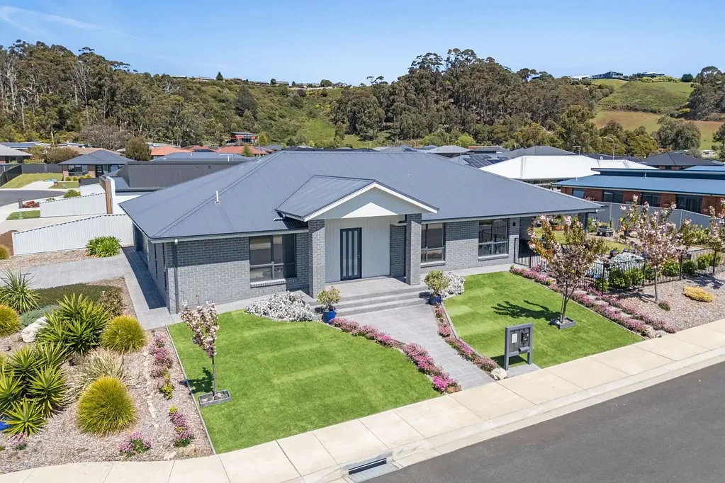 West Ulverstone 4ห้องนอน FAMILY HOME IN PRIME LOCATION