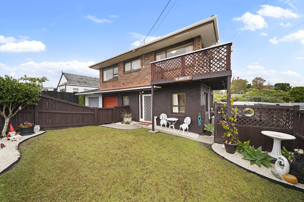 New Lynn 3房  Deceased Estate - Listed $120,000 under C.V to Sell