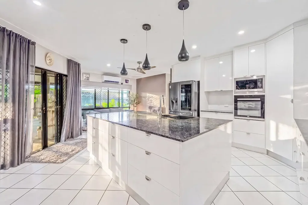 Trinity Park 4房  Modern Family Living with Pool, Deck & Designer Kitchen!