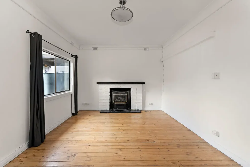 EXCELLENT LOCATED 3 BEDROOMS HOUSE
