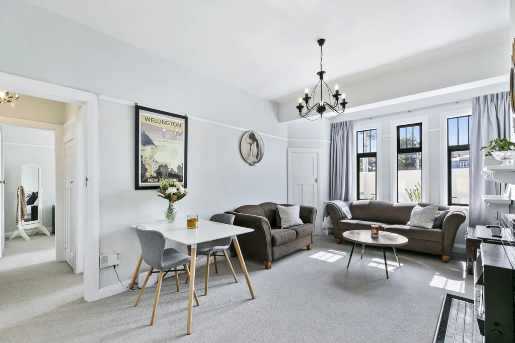 Mount Victoria 2房  Cute, Spacious, Carpark Sorted! Available!
