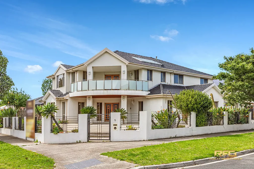 5 Fairways Blvd, Deer Park, VIC 3023