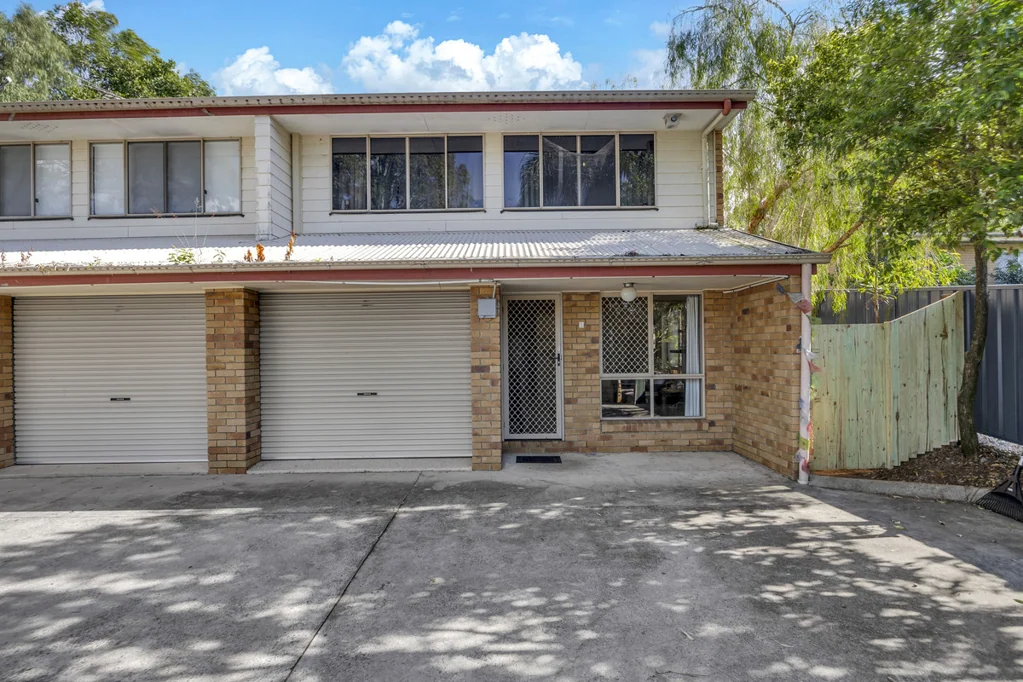 Riverview 2 Slaapkamer Stylish Townhouse with Study Nook & Private Courtyard