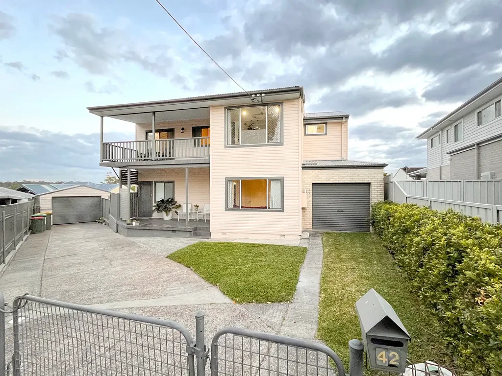 Wallsend 4 Slaapkamer Spacious family living with modern comfort and outdoor appeal