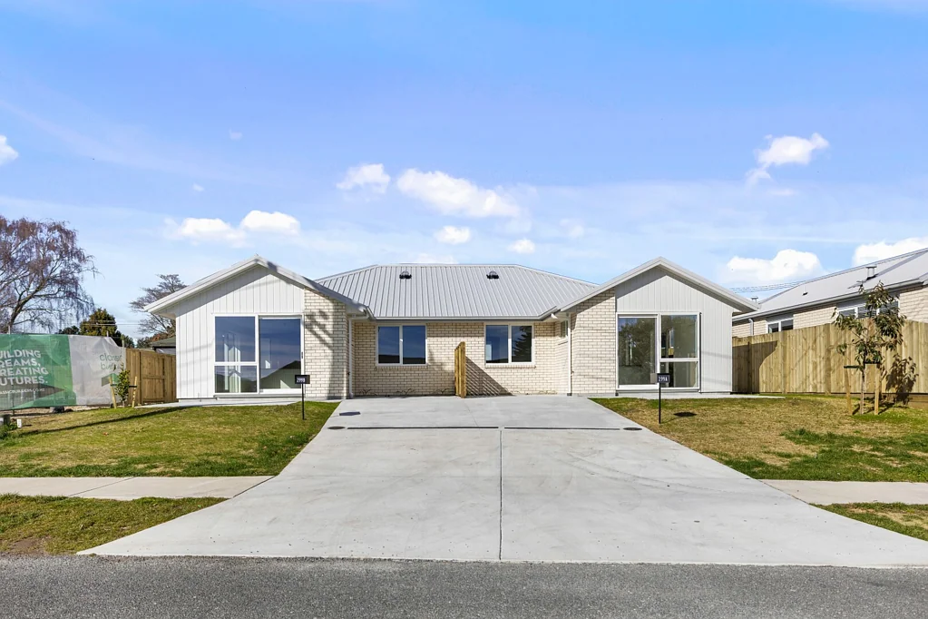 Owhata 3房  Brand-New Freehold Living – Buy One or Both!