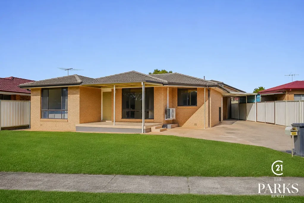 Family Home in Convenient St Johns Park Location