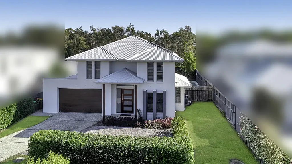 Stunning Home on the Golf Course with Pool !!