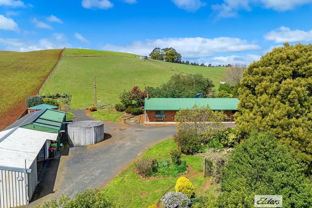 Mooreville 4房  Country Charm Meets Convenience – 425 Mooreville Road, Burnie