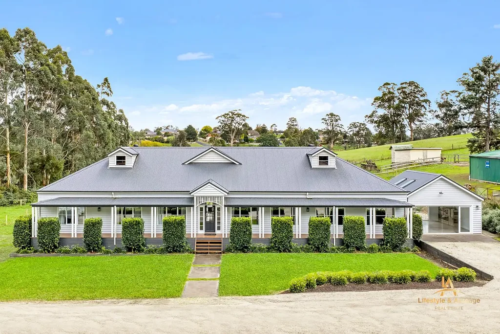 Drouin 4غرفة نوم Hamptons-Inspired Acreage Living with Exceptional Future Potential !