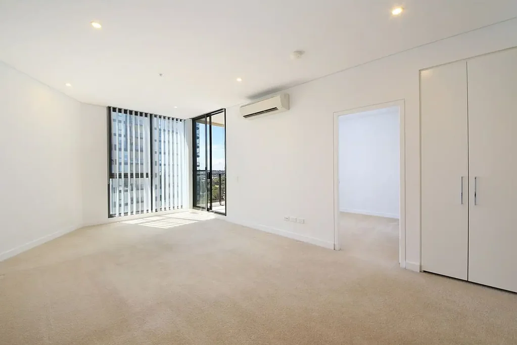 Fantastic one bedrooms with EXCELLENT VIEW!!